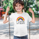 T-shirt J'aime mes mamans Gay pride arc-en-ciel<br><div class="desc">Célébrez le Mois de la Fierté et montrez votre soutien à vos mamans et à la communauté LGBTQ avec ce design coloré de t-shirt "I Love My Moms" avec du texte moderne noir et un vibrant spectre arc-en-ciel ROYGBV de couleurs.</div>