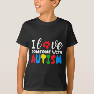 T-shirt J'aime quelqu'un avec la sensibilisation à l'autis
