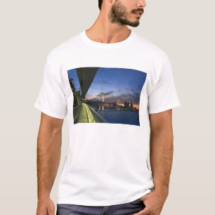 T-shirt Japon. Tokyo. Pont Rainbow à Tokyo Bay.