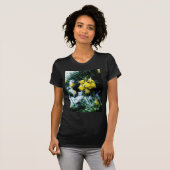 T-shirt Jaune Daffodils fleurs dans la neige (Devant entier)