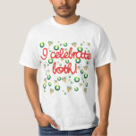 T-shirt Je célèbre Noël et Hanoukka<br><div class="desc">Je célèbre tous les deux ! Des guirlandes de Menoras et de Noël sont dispersées autour sur cette conception qui célèbre Noël et Hanoukka. Grand pour les familles mélangées de religion qui célèbrent le festival des lumières aussi bien que de la naissance du Christ. La conception est disponible sur l'habillement...</div>