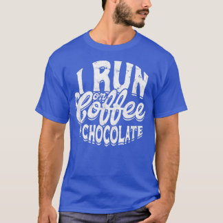 T-shirt Je cours sur le café et le chocolat hiver Noël Cho