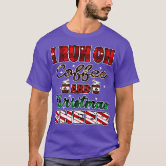 T-shirt je cours sur le café et noël acclamer
