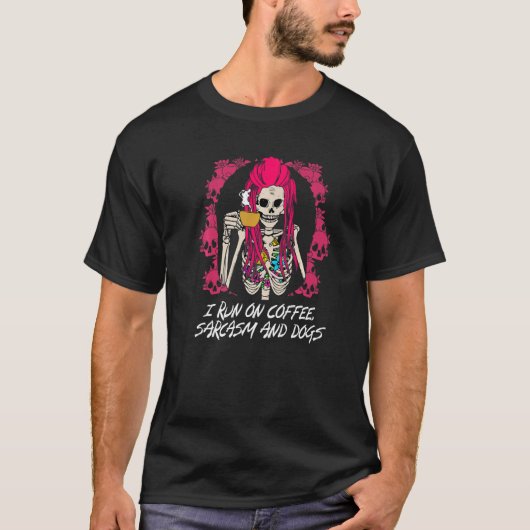T-shirt Je cours sur le café Sarcasme et Chiens drôle Intr (Devant)