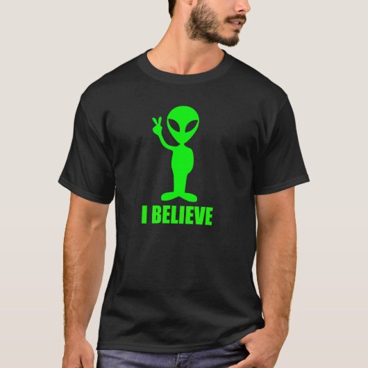 T-shirt Je crois la conception verte d'UFO d'alien (Devant)