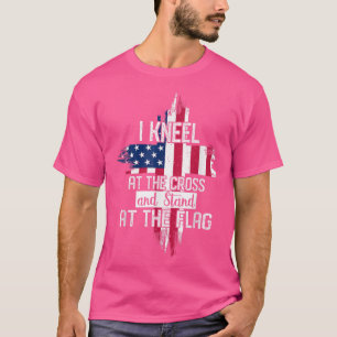 T-shirt Je m'agenouille à la croix et je me tiens au drape