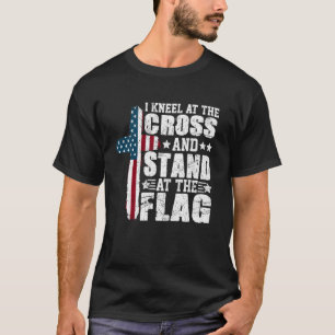 T-shirt Je m'agenouille à la croix et me tiens debout au d