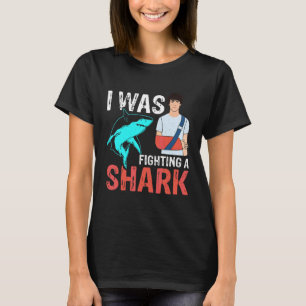 T-shirt Je me battais contre un requin Os brisés
