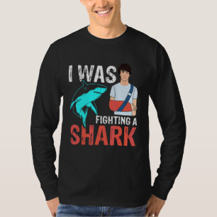 T-shirt Je me battais contre un requin Os brisés