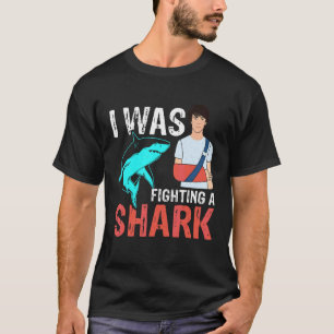 T-shirt Je me battais contre un requin Os brisés