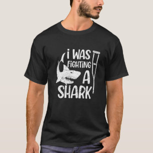 T-shirt Je me battais contre un requin os brisés