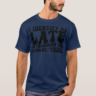 T-shirt je m'identifie comme étant en retard mes pronouns