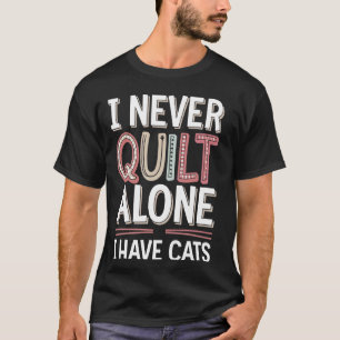 T-shirt Je ne quilte jamais seul j'ai des chats