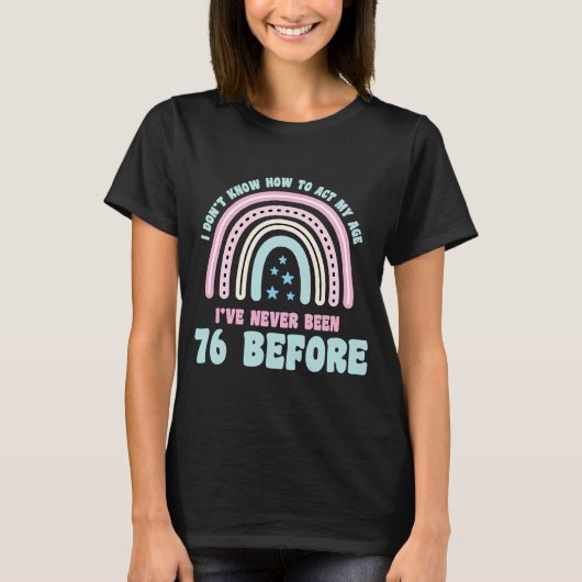 T-shirt Je ne sais pas comment agir mon âge 76e Boho Rainb (Devant)