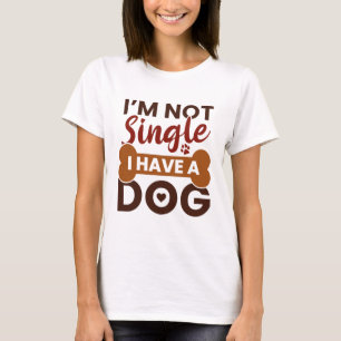 T-shirt Je ne suis pas célibataire j'ai un chien