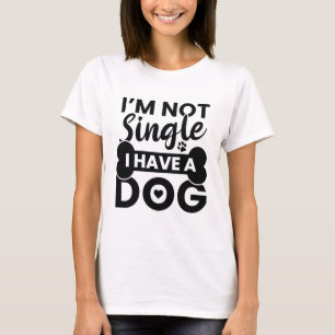 T-shirt Je ne suis pas célibataire j'ai un chien