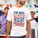 T-shirt Je ne suis pas ivre Je suis Patriotique Drôle 4 ju<br><div class="desc">Je ne suis pas ivre Je suis patriotique ! 🍺 En coque, quelqu'un demande, pas seulement leur montrer votre chemise! 😂 Ces drôles de chemises patriotiques sont parfaites pour votre réunion de famille militaire ou célébration 4 juillet. 🇺 🇸 Voir notre collection pour jumeler la réunion de famille militaire, les...</div>