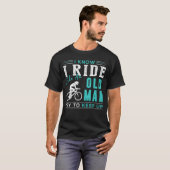 T-shirt Je sais que je fais du vélo comme un vieil homme e (Devant entier)