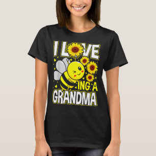 T-shirt Je suis ravie d'être une abeille grand-mère tourne
