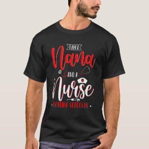 T-shirt Je suis une Nana et une infirmière rien ne me fait