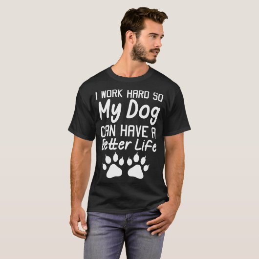 T-shirt Je travaille dur ainsi mon chien peut avoir un (Devant entier)