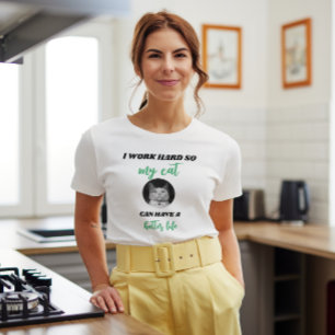 T-shirt Je travaille dur - Photo de chat personnalisée