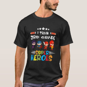 T-shirt J'enseigne 3e année Super Heroes Teacher Team Cade