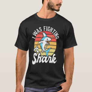 T-shirt J'Étais En Train De Combattre Un Requin Brisé Jamb