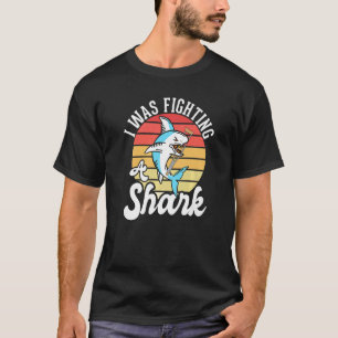 T-shirt J'Étais En Train De Combattre Un Requin Brisé Jamb