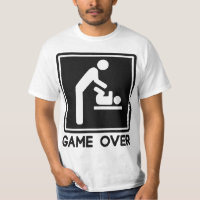 Jeu au-dessus de nouveau bébé pour le papa de