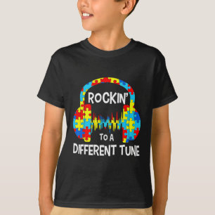 T-shirt Jeu sur l'autisme - Berçant sur un air différent p