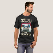 T-shirt Jeu Vidéo Déverrouillé De 2E Année À L'École (Devant entier)