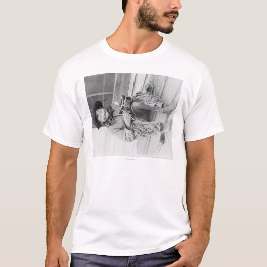 T-shirt Jeune garçon habillé comme cowboy avec des jouets (Devant)