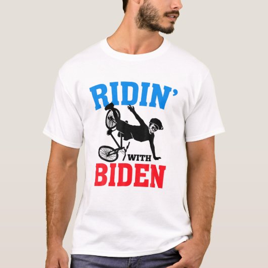 T-shirt Joe Biden Tombant Avec Biden Funny Ridin Avec Bide (Devant)