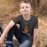 T-shirt Joli cadeau d'anniversaire de Gag Cellist pour gar<br><div class="desc">Surprenez votre petit-fils amoureux de la musique pour son anniversaire avec ce t-shirt amusant et unique. Le design se compose d'un adorable petit violoncelle avec le texte "Just Cellin", ce qui le rend parfait pour les jeunes garçons qui aiment la musique classique et les instruments. Ce t-shirt drôle et élégant...</div>