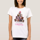 T-shirt Joli Noël rose Noël<br><div class="desc">Un joli sapin de Noël rose & violet profond fait avec votre choix de photos personnelles faire de ce t-shirt de vacances à petit prix parfait pour votre garde-robe de vacances. "Joyeux Noël" script & typographie sophistiqué dans la coordination des couleurs des cadres photo. Jolie star de la parties scintillant...</div>