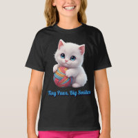 Joli petit chaton blanc boule de laine petites pat