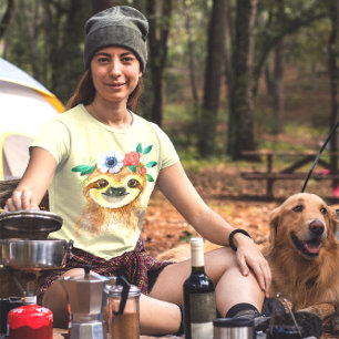 T-shirt Jolie cheminée d'aquarelle avec une couronne de fl