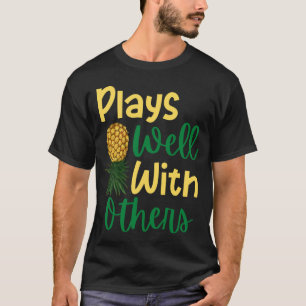 T-shirt Joue bien avec d'autres à l'envers de l'ananas