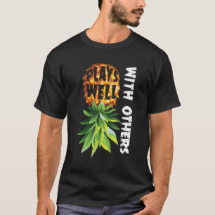 T-shirt Joue Bien Avec D'Autres Amusants À L'Aiguille