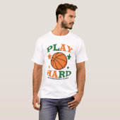 T-shirt Jouer au jeu de basket-ball dur (Devant entier)