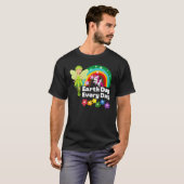 T-shirt Jour des terres tous les jours Rainbow Pine Tree U (Devant entier)