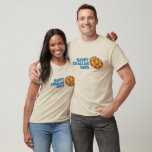 T-shirt Joyeuses fêtes de Challah Hanoukka Chanukah<br><div class="desc">Design présente une illustration originale d'une miche de pain tressé d'allah, avec HAPPY CHALLAH DAYS dans une police amusante. Idéal pour fêter Hanoukka et les fêtes juives. Cette conception est également disponible sur d'autres produits. De nombreuses illustrations sur le thème de la nourriture sont également disponibles dans cette boutique. Ne...</div>