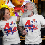 T-shirt Joyeux 4 Juillet avec Casquette, Ballons<br><div class="desc">Joyeux Jour 4 juillet de l'Indépendance,  typographie moderne avec couleurs,  étoiles et rayures du drapeau américain. Symboles et ballons avec typographie moderne.</div>