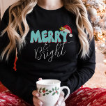 T-shirt Joyeux Bleu Bleu Rouge Retro 80's Police Santa Hat<br><div class="desc">Ce design mignon, girly Merry & Bright a été créé en utilisant une police de script moderne amusante et ma police de bloc lettrée à la main dans un style rétro des années 80 en bleu et rouge aqua. Il présente mon chapeau de Père Noël peint à la main avec...</div>