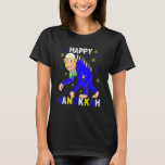 T-shirt Joyeux Hanoukka Menorah Monkey portant un Casquett<br><div class="desc">Joyeux singe Hanoukka Menorah portant un Casquette juif.</div>