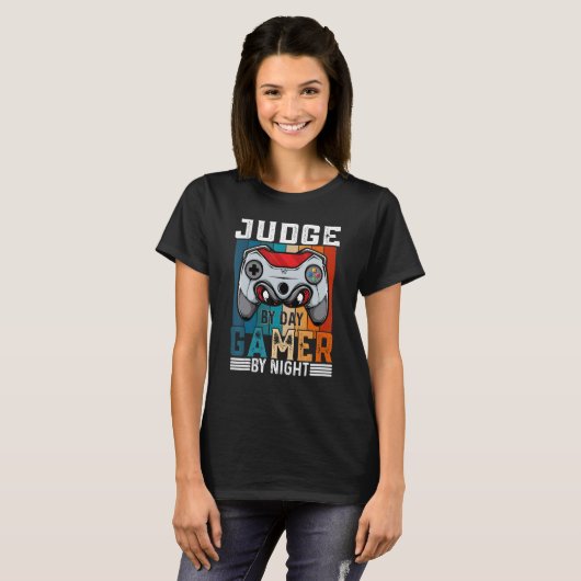 T-shirt JUDGE By Day Gamer By Night Meme For Gamers (Devant entier)
