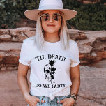 T-shirt Jusqu'À La Mort Fête-Nous Don Pour Bridesmaids Got<br><div class="desc">Vous recherchez le cadeau de mariage gothique parfait? Ne cherchez pas plus loin que nos t-shirts personnalisés de demoiselles d'honneur ! Ces chemises sont parfaites pour tout mariage de conte de fées ou de bachelorette sombre. Ils sont sûrs de rendre vos invités excités par la fête et prêts pour tout...</div>