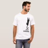 T-shirt Just Hanging Cat – Funny Climbing Black Cat  (Devant entier)