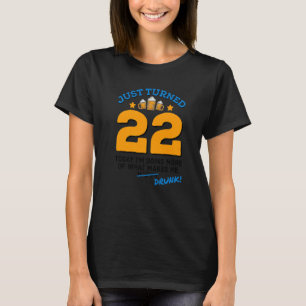 T-shirt Juste Turned 22 Bière Boire 22e Anniversaire Drunk